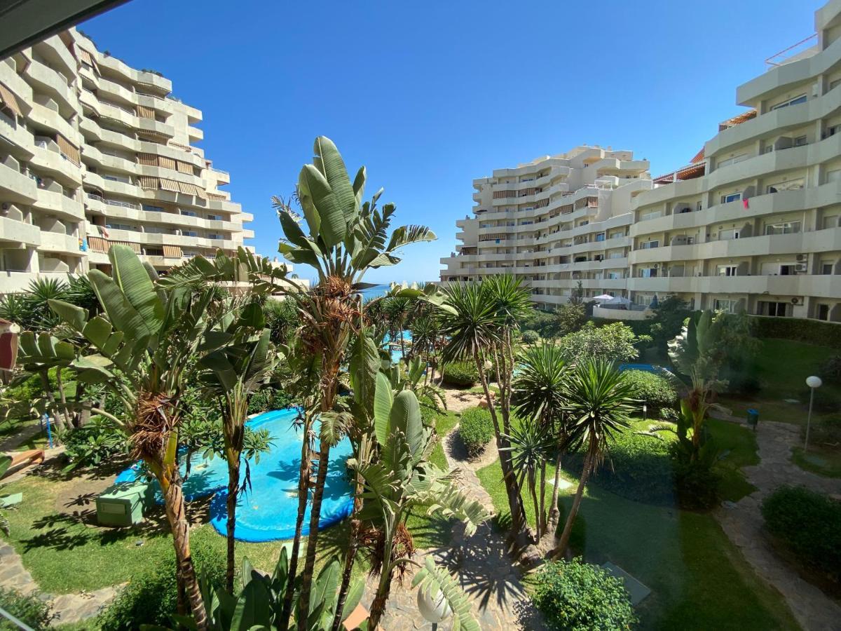 Modern Sea View Studio In Benal Beach Benalmádena Kültér fotó