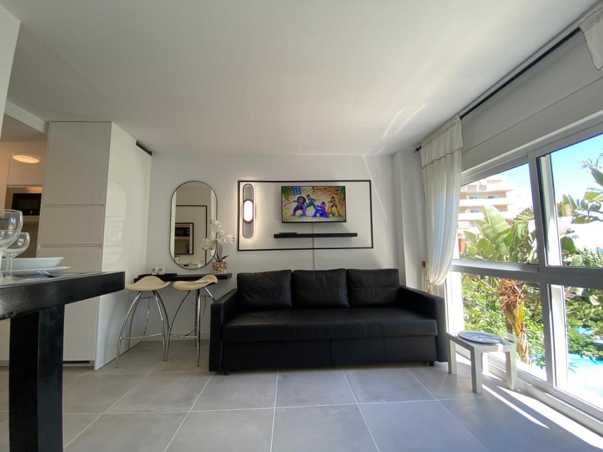 Modern Sea View Studio In Benal Beach Benalmádena Kültér fotó