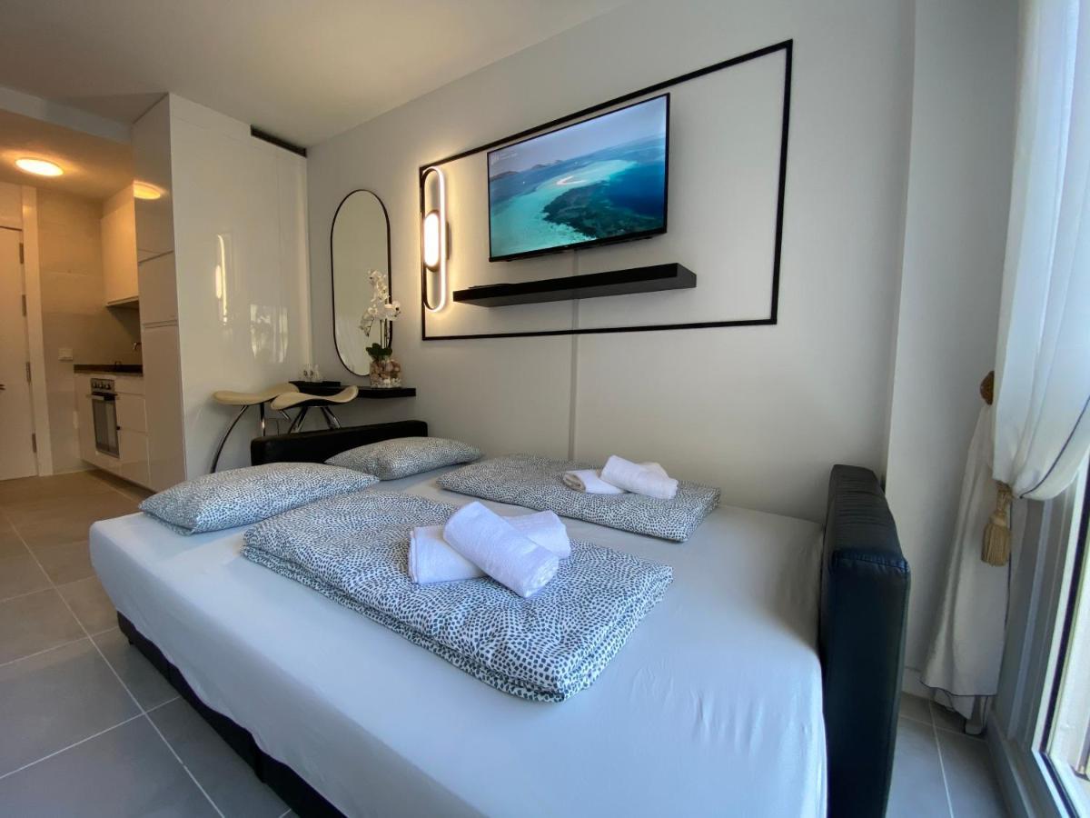 Modern Sea View Studio In Benal Beach Benalmádena Kültér fotó