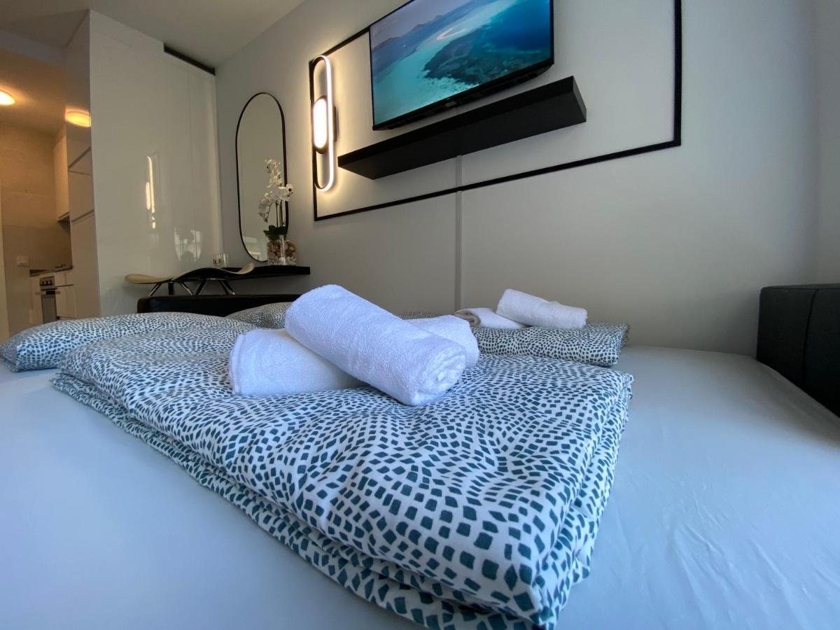 Modern Sea View Studio In Benal Beach Benalmádena Kültér fotó