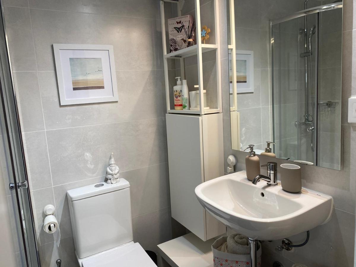 Modern Sea View Studio In Benal Beach Benalmádena Kültér fotó